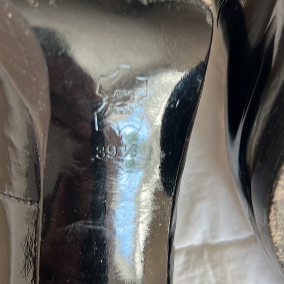 Charles Nolan Hailey Pump - Picture 6 of 8